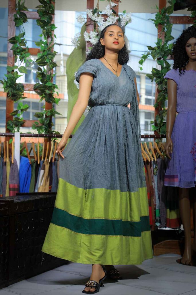 Pigeon Cultural dress I014