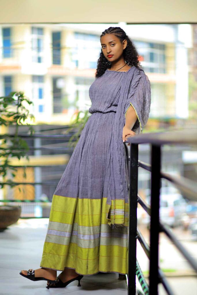 Pigeon Cultural dress I015